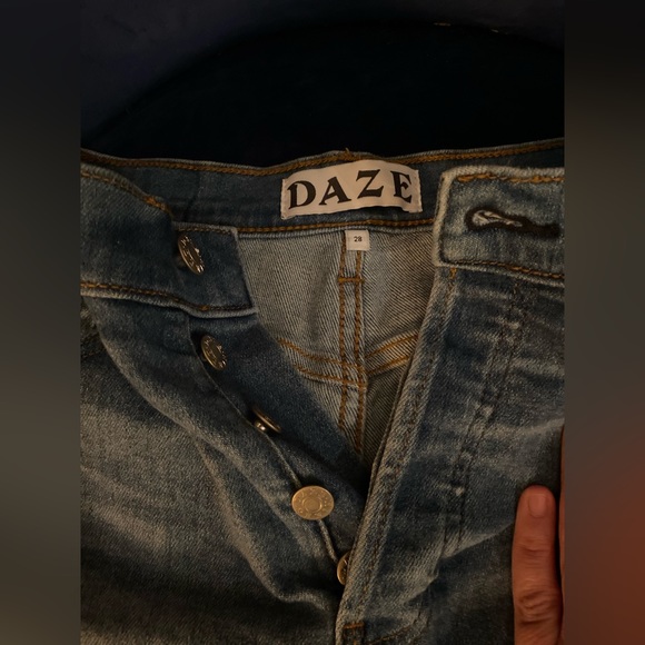 NWTs Daze Denim Bottom Line High Rise Vintage Short Button Fly Size 28 - Picture 2 of 6